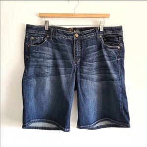 Kut from the Kloth dark Catherine boyfriend shorts